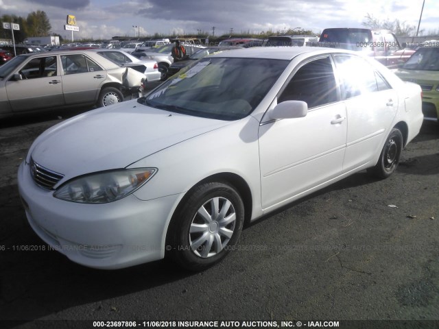 4T1BE32K25U561029 - 2005 TOYOTA CAMRY LE/XLE/SE WHITE photo 2
