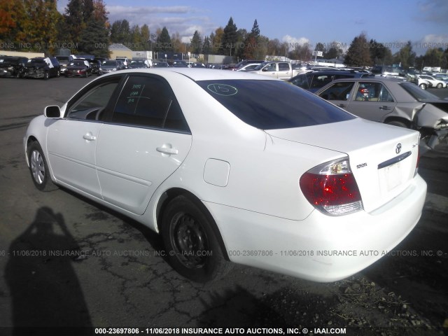 4T1BE32K25U561029 - 2005 TOYOTA CAMRY LE/XLE/SE WHITE photo 3