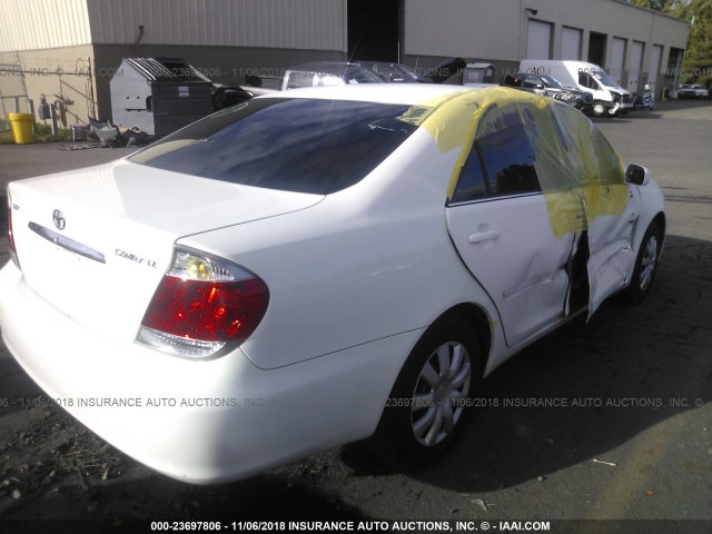 4T1BE32K25U561029 - 2005 TOYOTA CAMRY LE/XLE/SE WHITE photo 4
