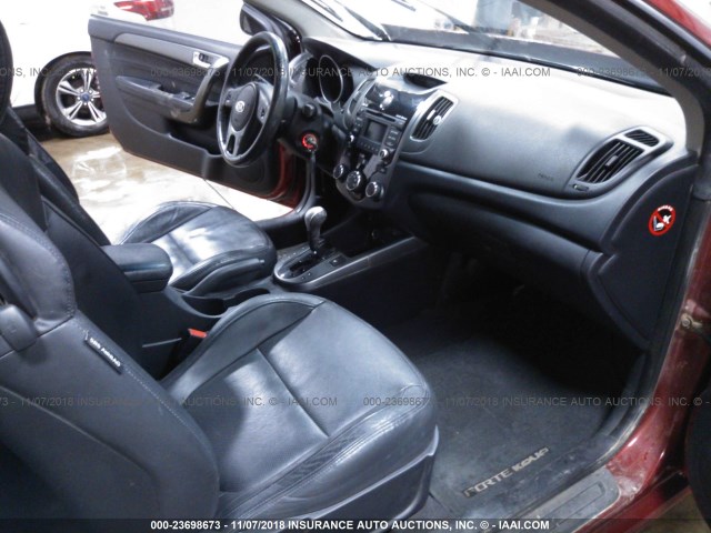 KNAFU6A21A5187851 - 2010 KIA FORTE EX RED photo 5