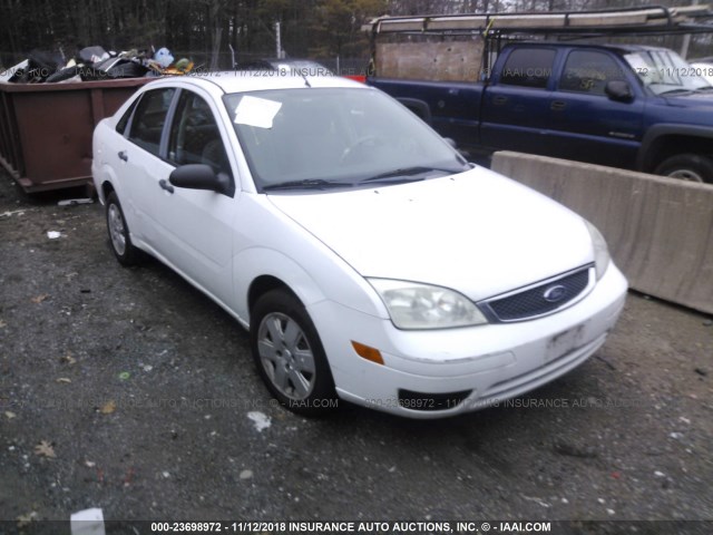 1FAHP34N77W355203 - 2007 FORD FOCUS ZX4/S/SE/SES WHITE photo 1