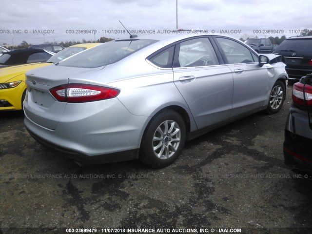 1FA6P0G71F5110226 - 2015 FORD FUSION S ვერცხლისფერი ფოტო 4