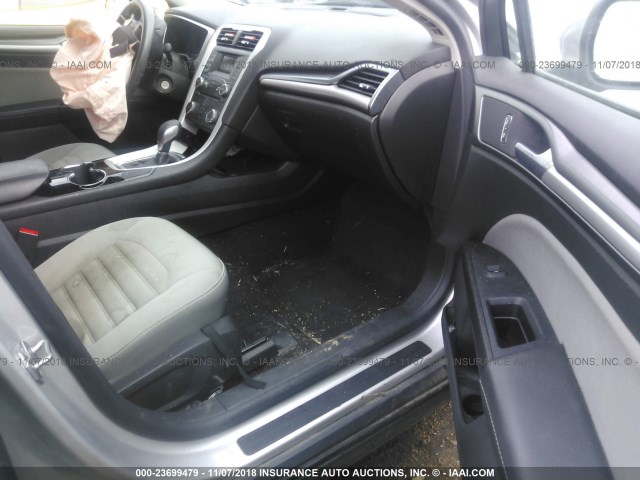1FA6P0G71F5110226 - 2015 FORD FUSION S ვერცხლისფერი ფოტო 5