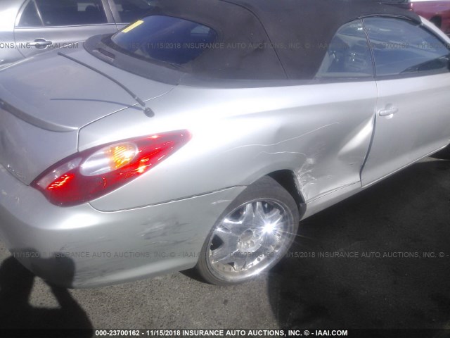 4T1FA38P84U038452 - 2004 TOYOTA CAMRY SOLARA SE/SLE ვერცხლისფერი ფოტო 6