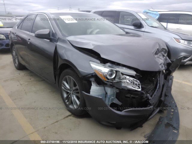 4T1BF1FK8FU013341 - 2015 TOYOTA CAMRY LE/XLE/SE/XSE GRAY photo 1