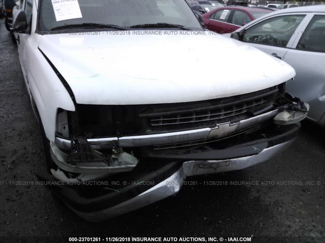 1GCEC19T61E308293 - 2001 CHEVROLET SILVERADO C1500 WHITE photo 6