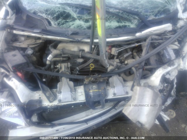 1GNDX03E74D135132 - 2004 CHEVROLET VENTURE WHITE photo 10