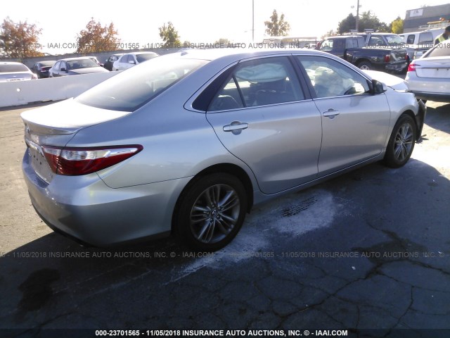 4T1BF1FKXHU352136 - 2017 TOYOTA CAMRY LE/XLE/SE/XSE SILVER photo 4