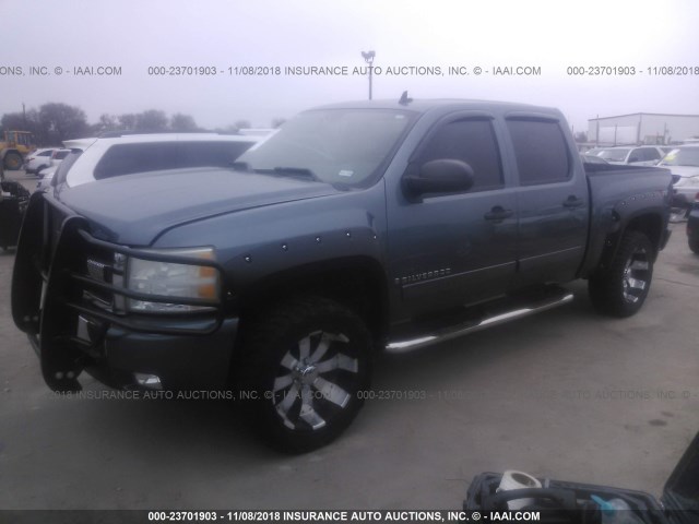 2GCEC13J671670822 - 2007 CHEVROLET SILVERADO C1500 CREW CAB BLUE photo 2