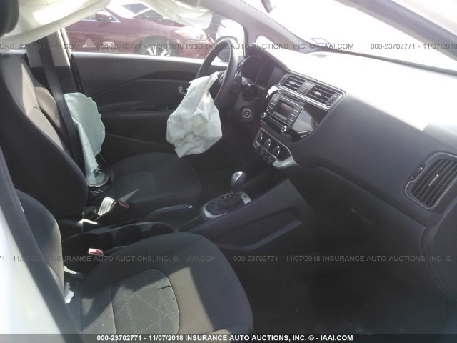 KNADM4A33H6100444 - 2017 KIA RIO LX WHITE photo 5