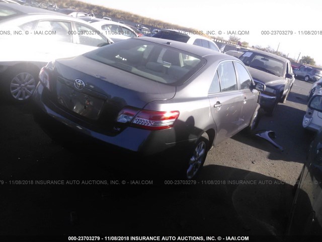 4T4BF3EK5BR184075 - 2011 TOYOTA CAMRY SE/LE/XLE 灰色 照片 4