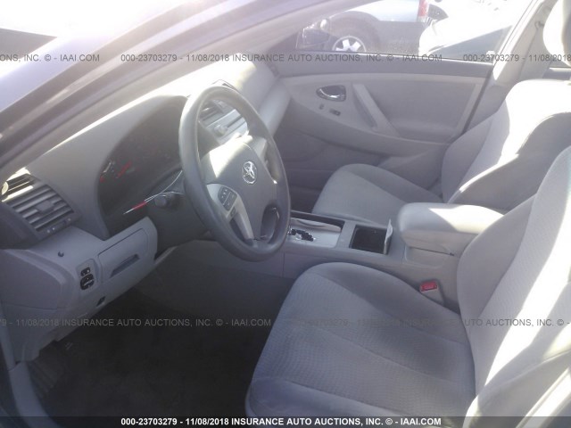4T4BF3EK5BR184075 - 2011 TOYOTA CAMRY SE/LE/XLE 灰色 照片 5