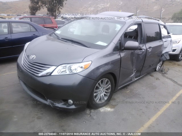 5TDYZ3DC8HS893476 - 2017 TOYOTA SIENNA XLE/LIMITED GRAY photo 2