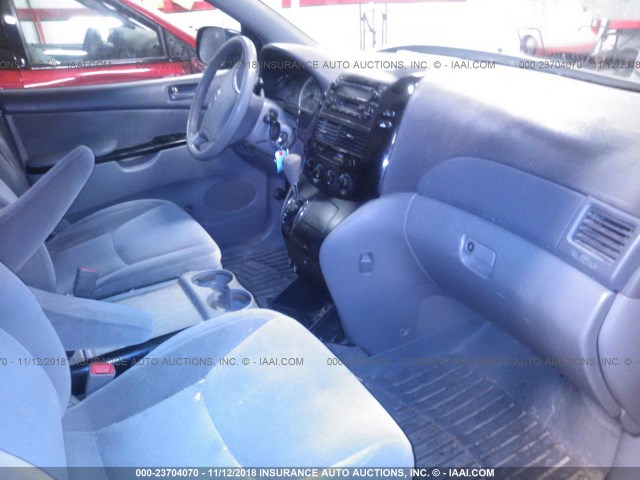 5TDZA23CX5S323143 - 2005 TOYOTA SIENNA CE/LE TAN photo 5