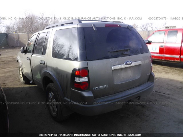 1FMEU73E06ZA02132 - 2006 FORD EXPLORER XLT GRAY photo 3