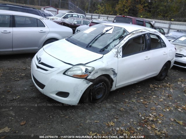 JTDBT903681232980 - 2008 TOYOTA YARIS WHITE photo 2