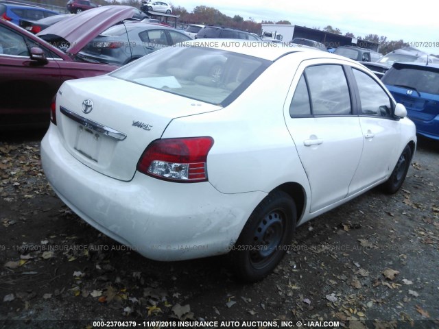 JTDBT903681232980 - 2008 TOYOTA YARIS WHITE photo 4