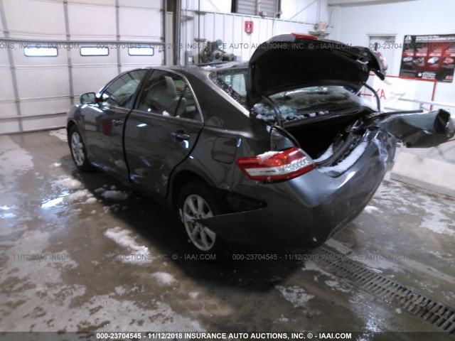 4T4BF3EK7BR100094 - 2011 TOYOTA CAMRY SE/LE/XLE SILVER photo 3