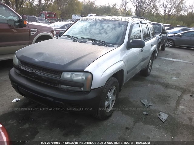 1GNDS13S152189131 - 2005 CHEVROLET TRAILBLAZER LS/LT SILVER photo 2