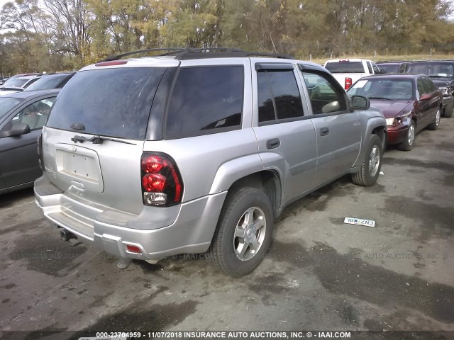 1GNDS13S152189131 - 2005 CHEVROLET TRAILBLAZER LS/LT SILVER photo 4