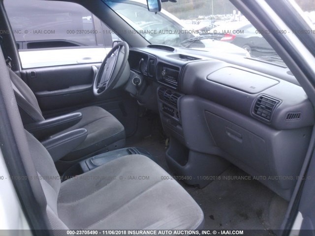 2B4GH25K0SR246565 - 1995 DODGE CARAVAN WHITE photo 5