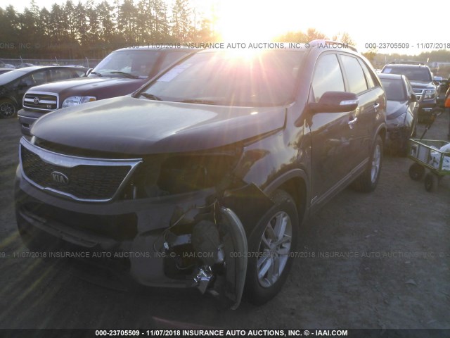 5XYKTDA77FG596780 - 2015 KIA SORENTO LX MAROON photo 2