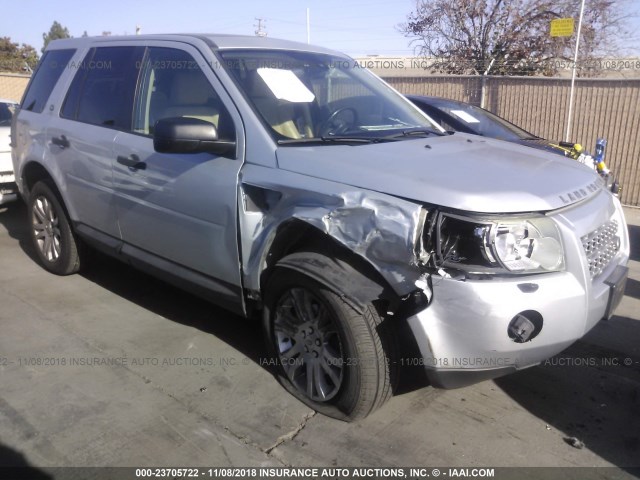 SALFP24N08H031049 - 2008 LAND ROVER LR2 SE SILVER photo 1