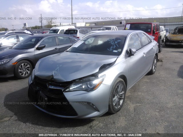 4T1BF1FK8GU592199 - 2016 TOYOTA CAMRY LE/XLE/SE/XSE 银色 照片 2