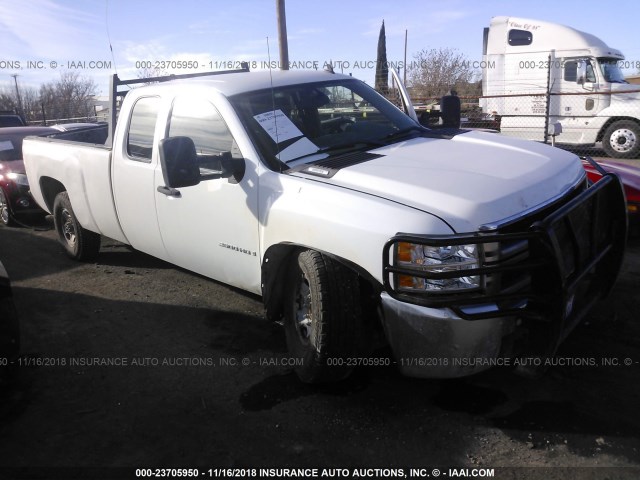 1GCHC29K88E181048 - 2008 CHEVROLET SILVERADO C2500 HEAVY DUTY WHITE photo 1