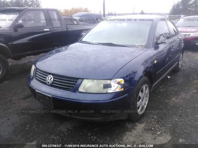 WVWMD23BXYP302400 - 2000 VOLKSWAGEN PASSAT GLS BLUE photo 2