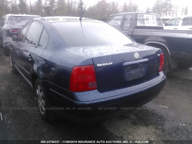 WVWMD23BXYP302400 - 2000 VOLKSWAGEN PASSAT GLS BLUE photo 3