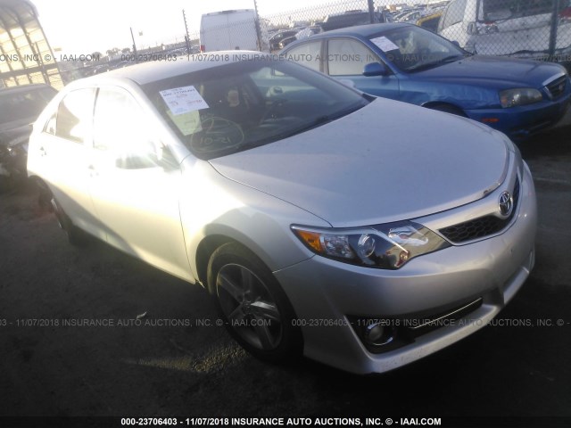 4T1BF1FK4DU227966 - 2013 TOYOTA CAMRY L/SE/LE/XLE Gümüş foto 1