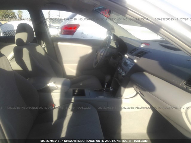 4T4BE46K99R096888 - 2009 TOYOTA CAMRY SE/LE/XLE 银色 照片 5