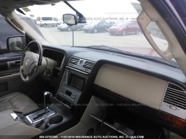 5LMFU28565LJ02752 - 2005 LINCOLN NAVIGATOR MAROON photo 5