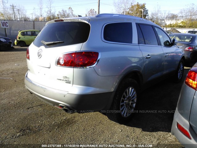 5GAKVBED3BJ273613 - 2011 BUICK ENCLAVE CXL SILVER photo 4