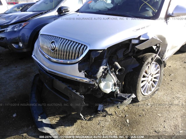 5GAKVBED3BJ273613 - 2011 BUICK ENCLAVE CXL SILVER photo 6