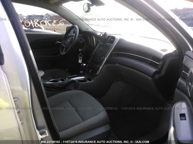 1G11B5SL9FF296105 - 2015 CHEVROLET MALIBU LS 银色 照片 5