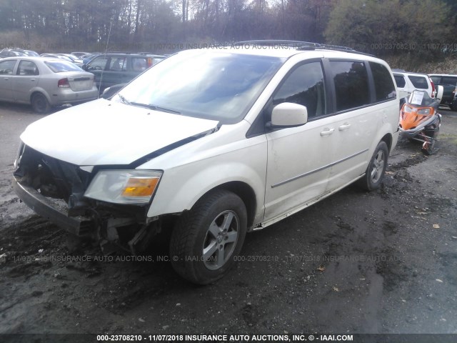 2D4RN5D11AR209752 - 2010 DODGE GRAND CARAVAN SXT WHITE photo 2