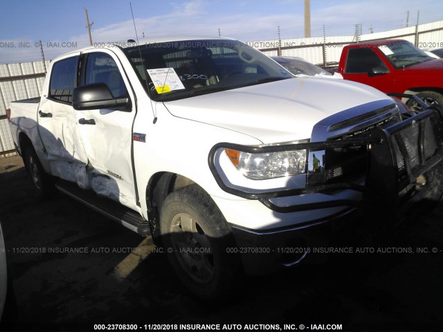 5TFDW5F18BX177080 - 2011 TOYOTA TUNDRA CREWMAX SR5 WHITE photo 1