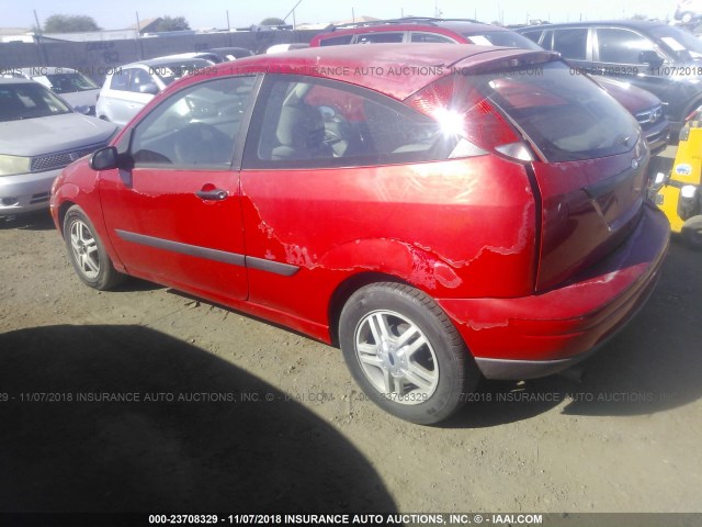 3FAFP3131YR157537 - 2000 FORD FOCUS ZX3 RED photo 3