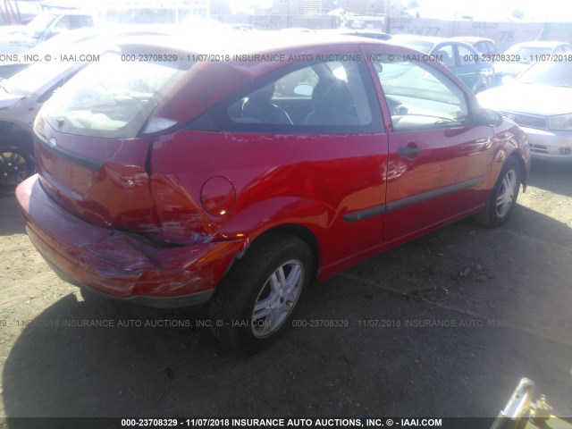 3FAFP3131YR157537 - 2000 FORD FOCUS ZX3 RED photo 4