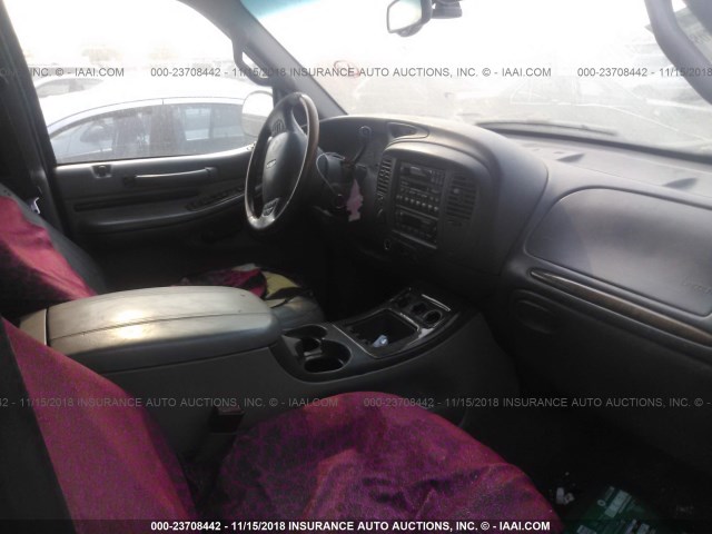 5LMFU28R32LJ05798 - 2002 LINCOLN NAVIGATOR შავი ფოტო 5