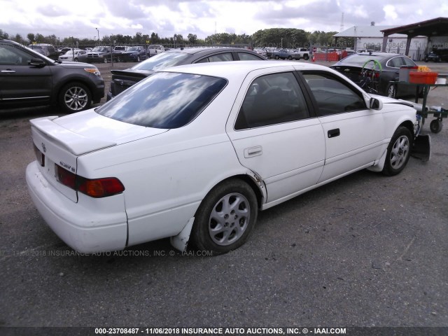 4T1BG22K3YU755822 - 2000 TOYOTA CAMRY CE/LE/XLE WHITE photo 4