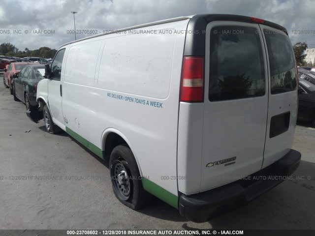 1GCSGAFX1E1112595 - 2014 CHEVROLET EXPRESS G1500  WHITE photo 3