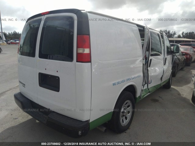 1GCSGAFX1E1112595 - 2014 CHEVROLET EXPRESS G1500  WHITE photo 4