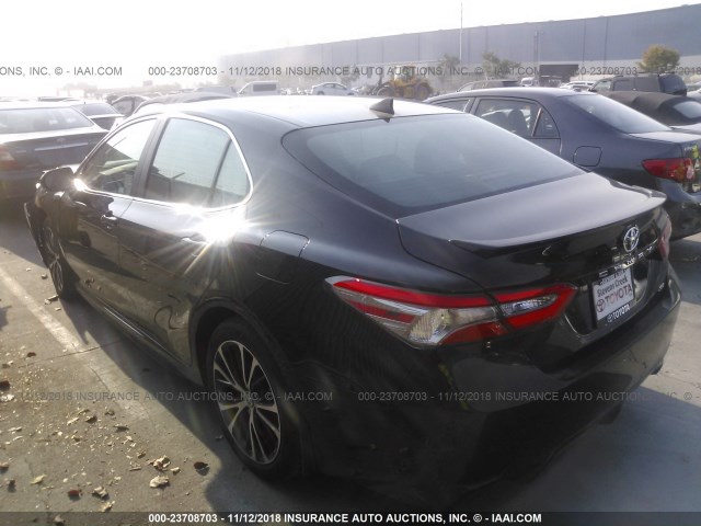 4T1B11HK5JU599579 - 2018 TOYOTA CAMRY L/LE/XLE/SE/XSE BLACK photo 3