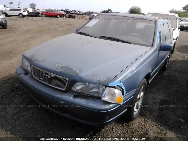 YV1LW5640W2424708 - 1998 VOLVO V70 GLT BLUE photo 2