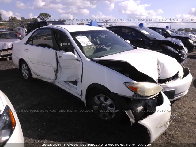 4T1BE32K22U062162 - 2002 TOYOTA CAMRY LE/XLE/SE WHITE photo 1