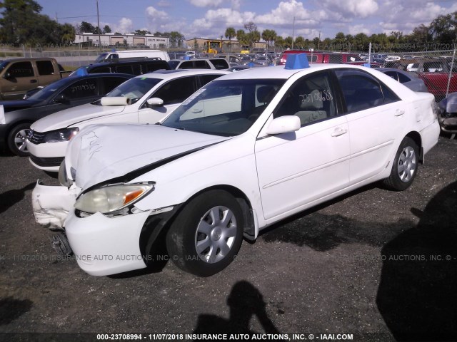 4T1BE32K22U062162 - 2002 TOYOTA CAMRY LE/XLE/SE WHITE photo 2
