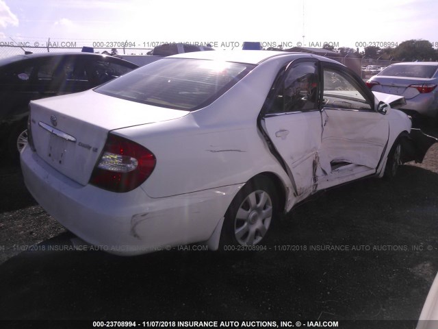 4T1BE32K22U062162 - 2002 TOYOTA CAMRY LE/XLE/SE WHITE photo 4